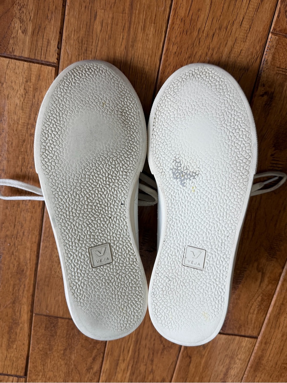 Veja Esplar White Leather Low-Top Sneakers - Picture 3 of 4